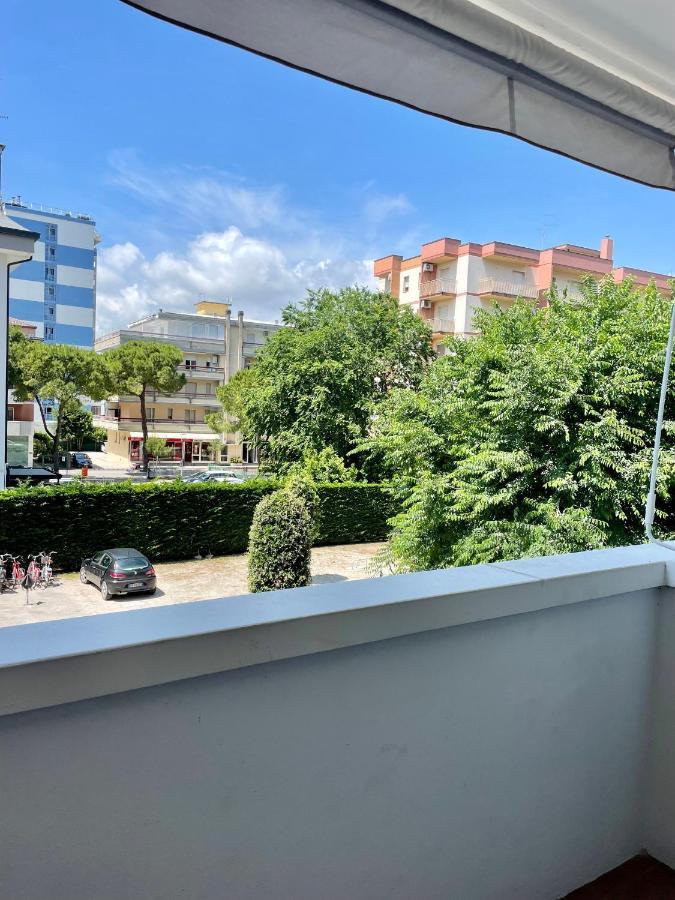 Condominio Centrale 104 Lignano Sabbiadoro Exterior foto